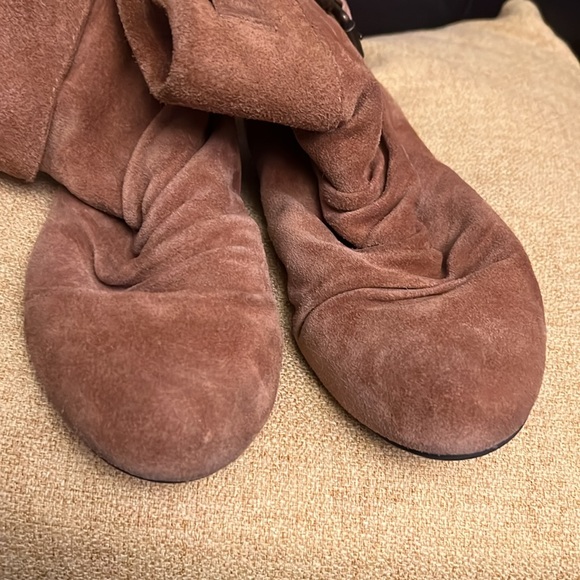 Cute suede ankle boots size 7M - Picture 6 of 10